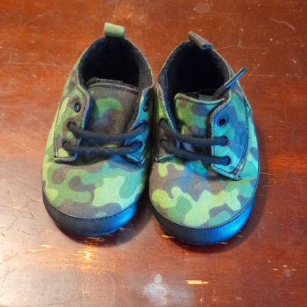 Crib shoes size 2